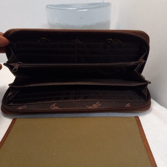 Boc Born Concept Wrist Wallet Womens Green & Brown Vinyl Faux Leather Zipper - Picture 3 of 7